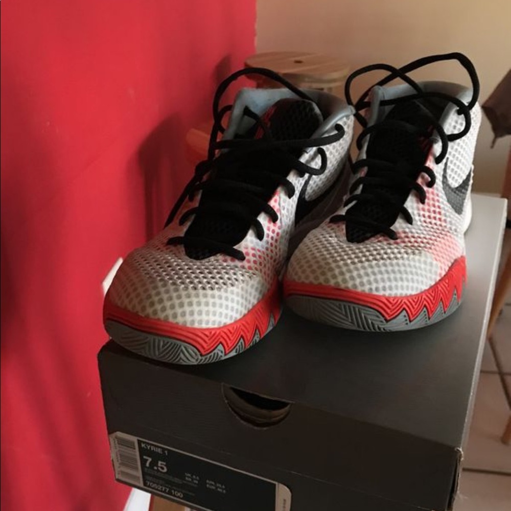 Kyrie 1